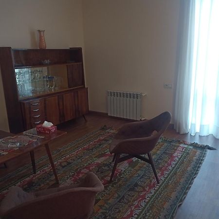 Spacious One Bedroom Apartment In The City Centre Erivan Exterior foto