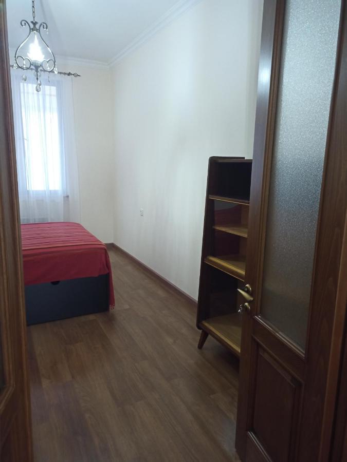 Spacious One Bedroom Apartment In The City Centre Erivan Exterior foto
