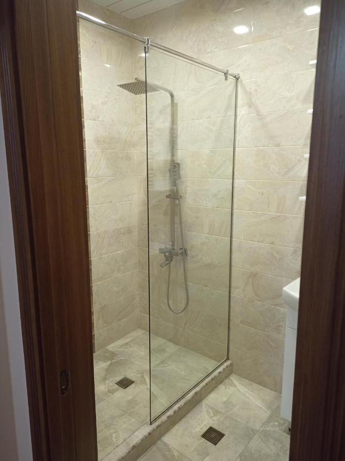Spacious One Bedroom Apartment In The City Centre Erivan Exterior foto
