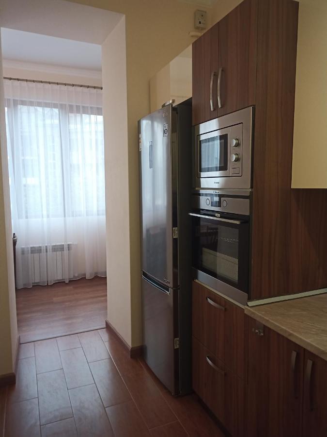 Spacious One Bedroom Apartment In The City Centre Erivan Exterior foto
