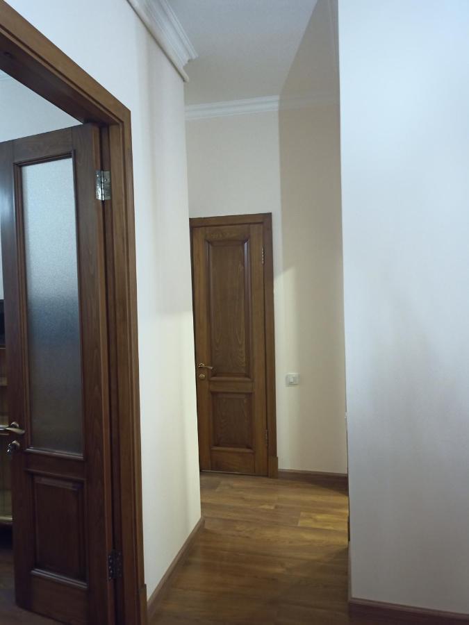 Spacious One Bedroom Apartment In The City Centre Erivan Exterior foto